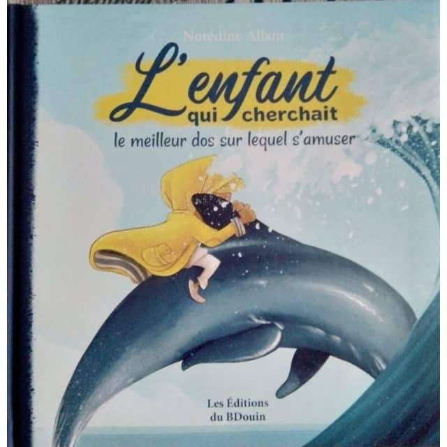 L'enfant qui cherchait le meilleur dos sur lequel s'amuser